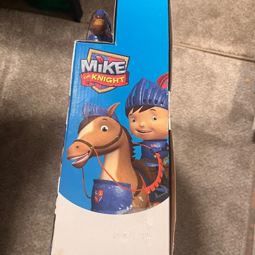 Fisher-Price Mike the Knight Adventure Playset with Red and Yellow - Picture 5 of 5